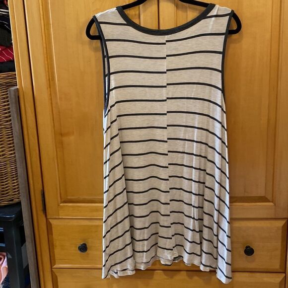 Aiden Y cream w/gray stripes sleeveless tunic - Picture 2 of 2